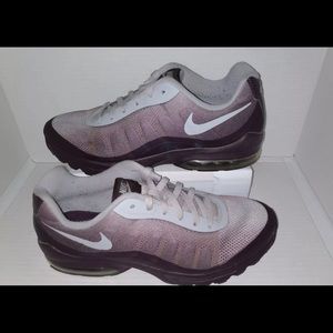 NIKE Air Max Invigor